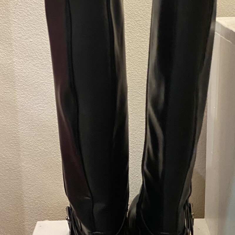 Blk Tall Boots<br />
Black<br />
Size: 9.5 R $80