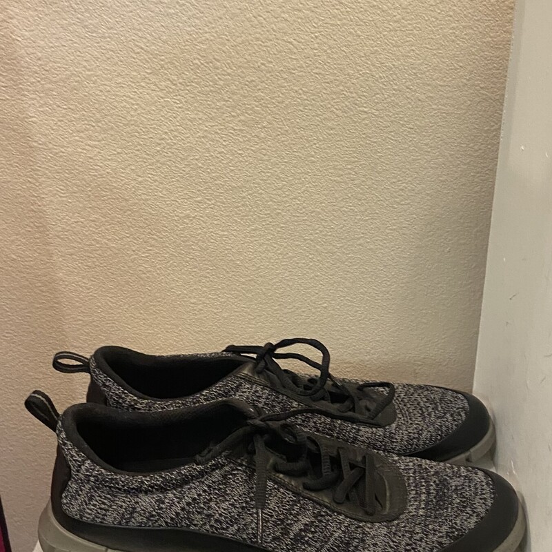 Blk/Gy Fab Lthr Sneak<br />
Blk/Gry<br />
Size: 11/11.5