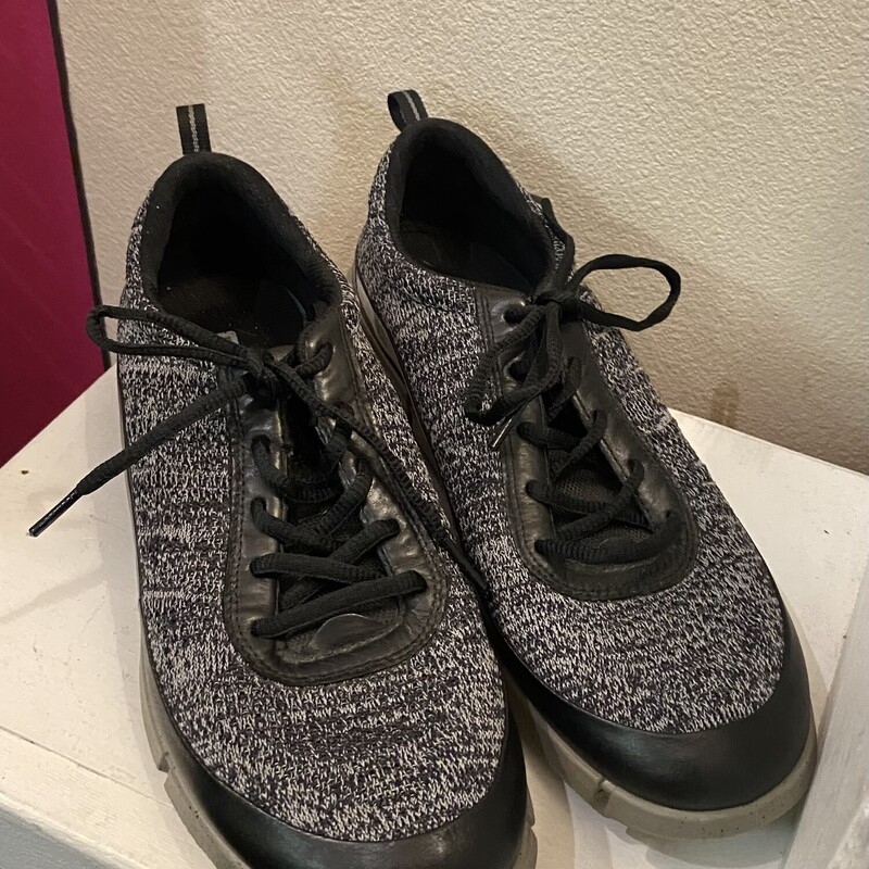 Blk/Gy Fab Lthr Sneak<br />
Blk/Gry<br />
Size: 11/11.5