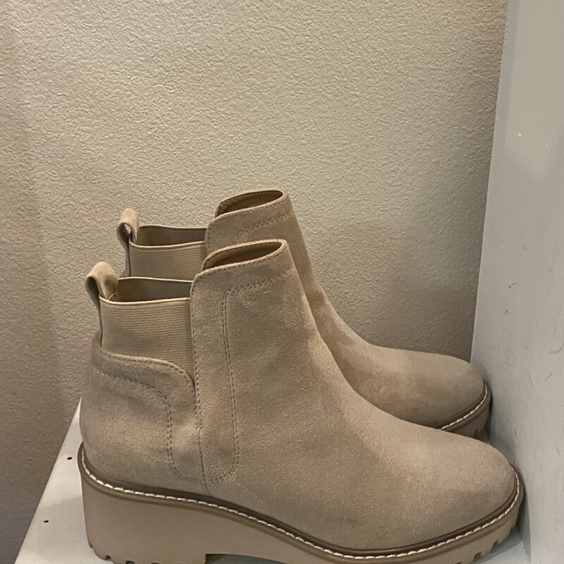 Tan Faux Suede Ank Booti<br />
Tan<br />
Size: 8.5