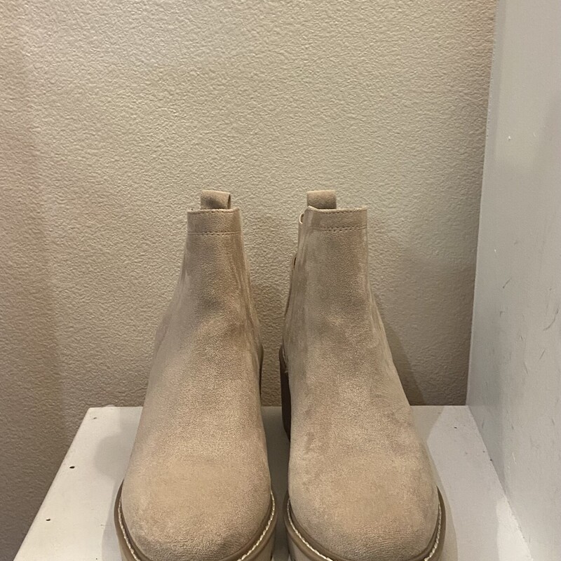 Tan Faux Suede Ank Booti<br />
Tan<br />
Size: 8.5