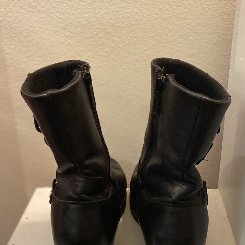 Blk Lther<br />
Black<br />
Size: 8.5 R$140