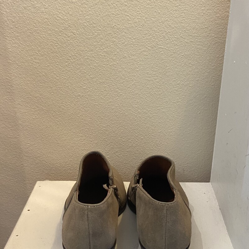 Tan Suede Bootie Shoe<br />
Tan<br />
Size: 8 R $73