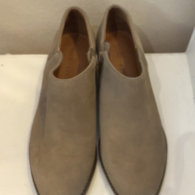 Tan Suede Bootie Shoe<br />
Tan<br />
Size: 8 R $73