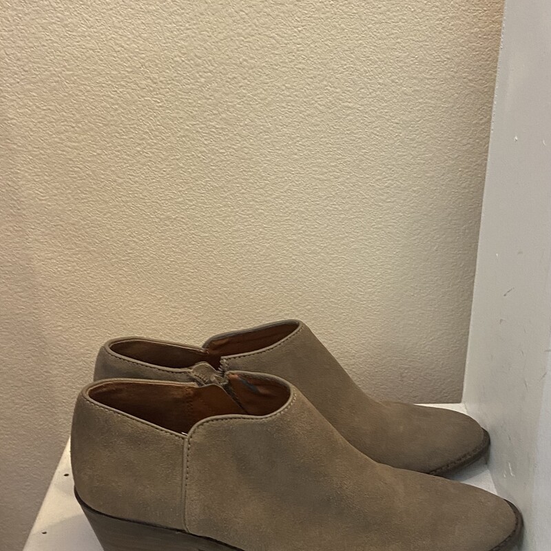 Tan Suede Bootie Shoe<br />
Tan<br />
Size: 8 R $73