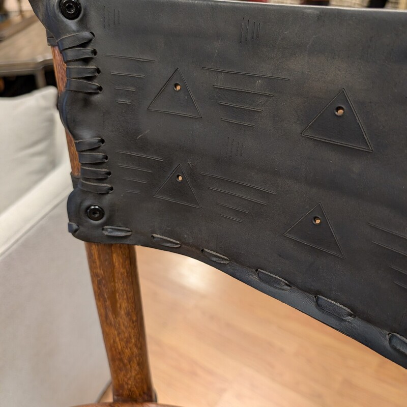 Mauritius Stool SET 2, Blk Leater, Wood Seat<br />
18 x 17 x 44