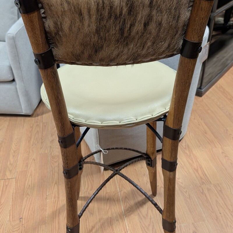 Mauritius Stool, Brindle, Natural<br />
18 x 19 x 44h