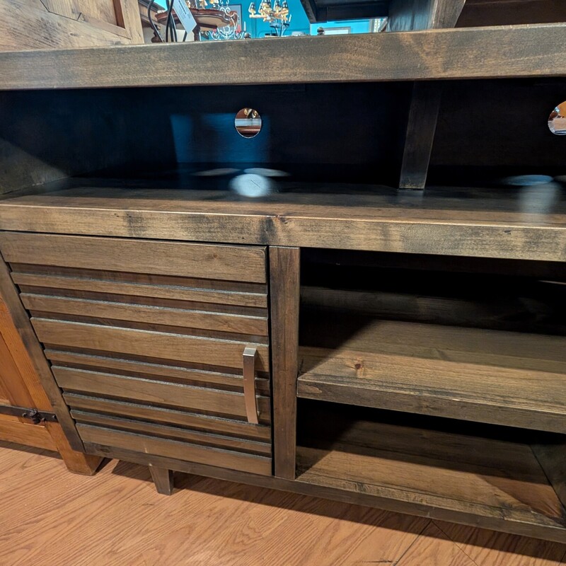 Legends Avondale Cabinet, 2 Doors, Shelves<br />
76 x 17.5 x 35h