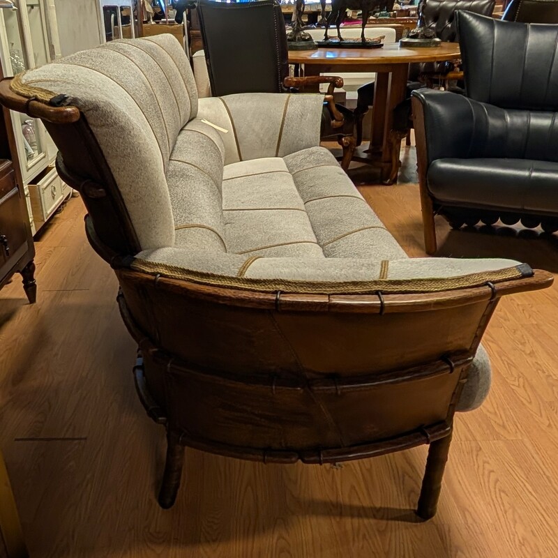 Navajo 3 Seat Sofa, Gris, Grey Hide<br />
88 x 36 x 36h