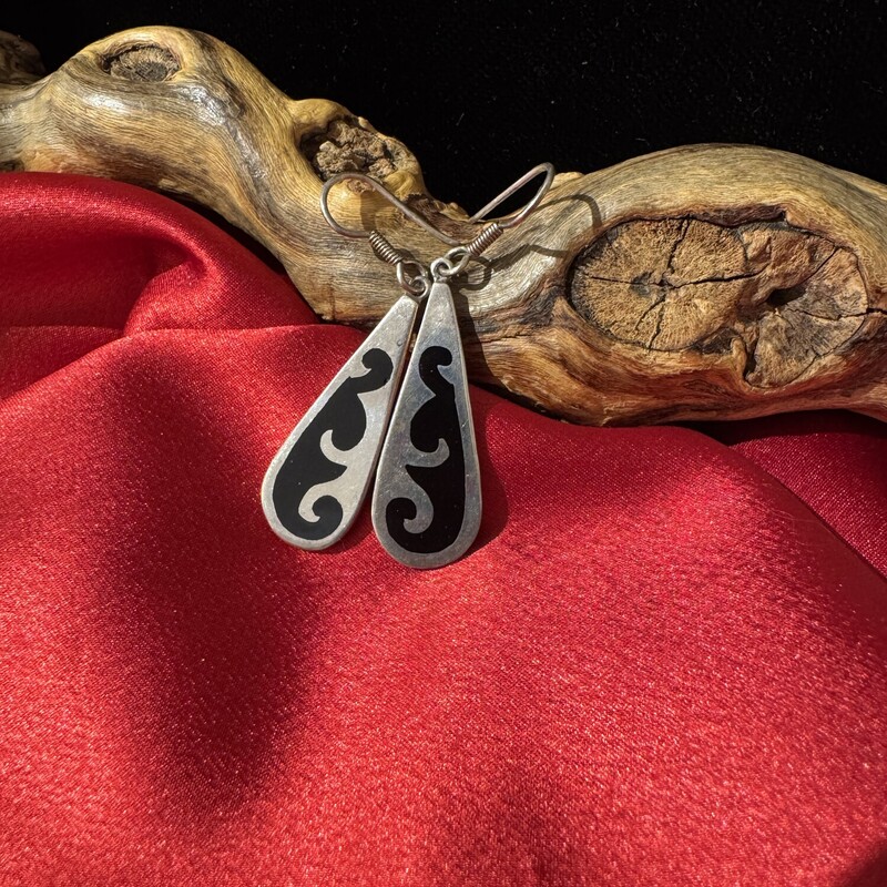 EA925tearshpblkinlay