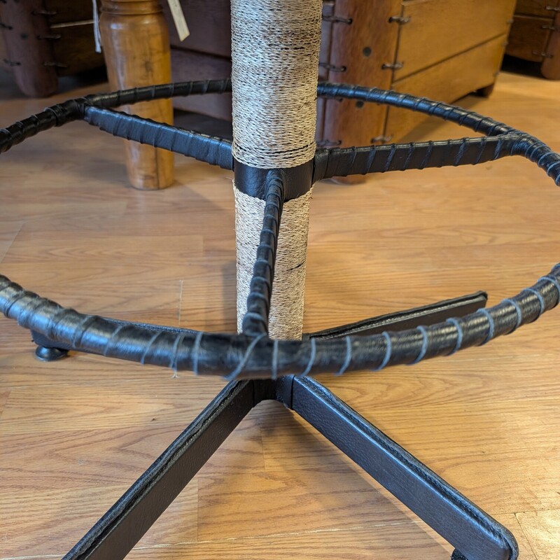 Tavarua Stool Set of 2, Black Leather, Blonde Wood
26 x 25 x 37h
Seat Height 29