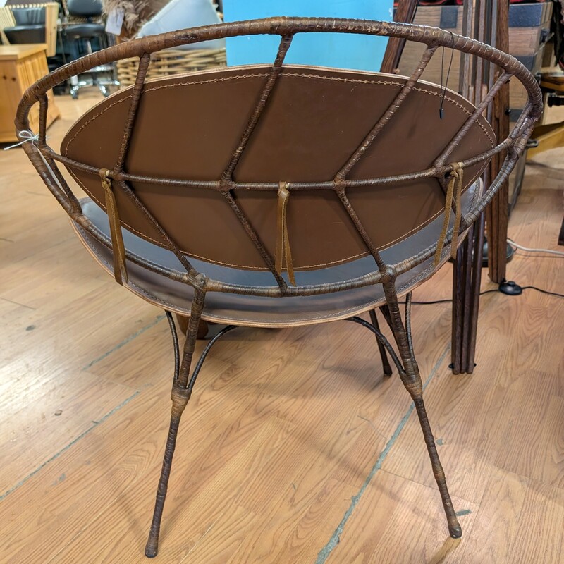 Petal Chair, Saddle Brown Leather<br />
28 x 22 x 32h
