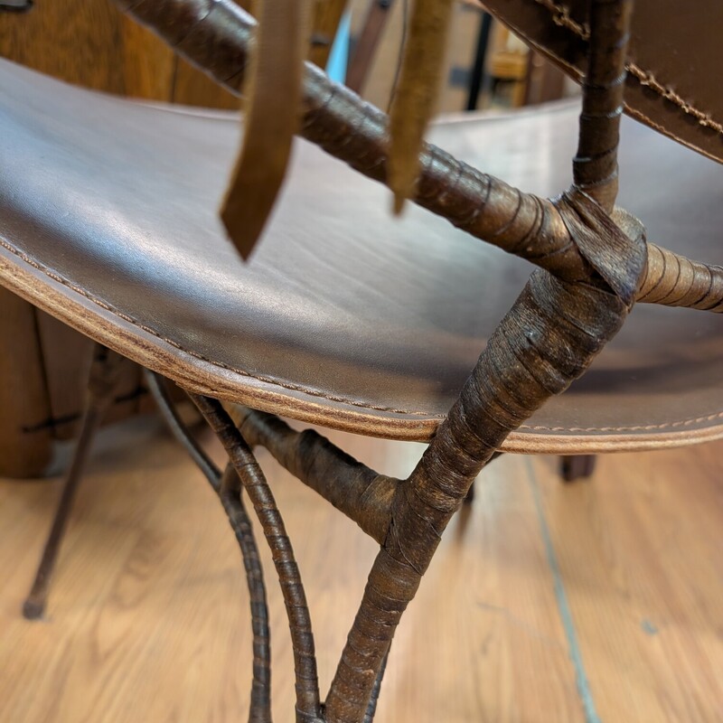 Petal Chair, Saddle Brown Leather<br />
28 x 22 x 32h