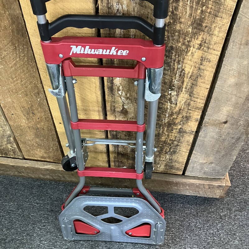 Convertible Hand Truck<br />
Milwaukee<br />
150 lbs. Convertible Fold-Up Steel Hand Truck