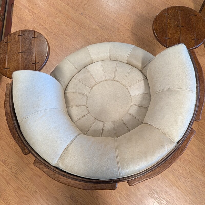 Capsule Swivel Chair, 2 Attached Tables, Champaine
60w 47d x 29.5h