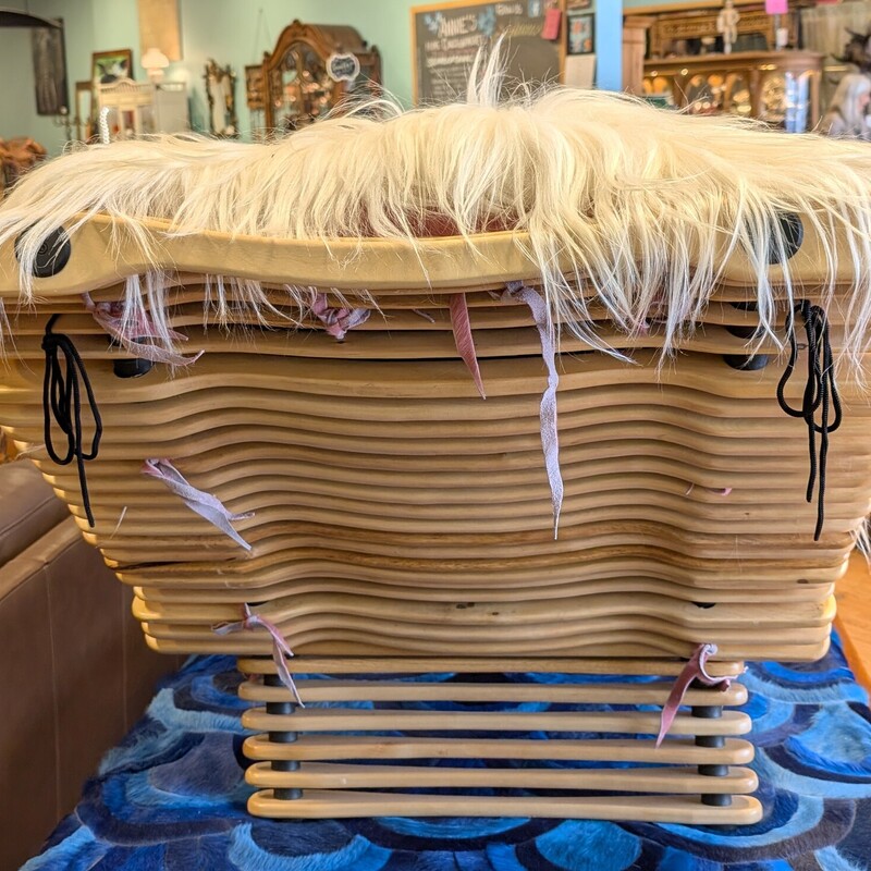 Luxor Pink Flamigo Chaise, White, Light Stain
Hide and Sheepskin
32 x 64l x 32h