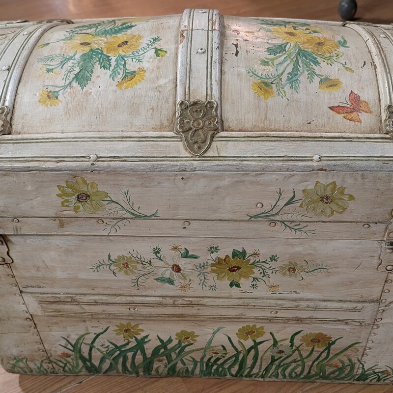 Floral Painted Trunk
26 x 15 x 21h
