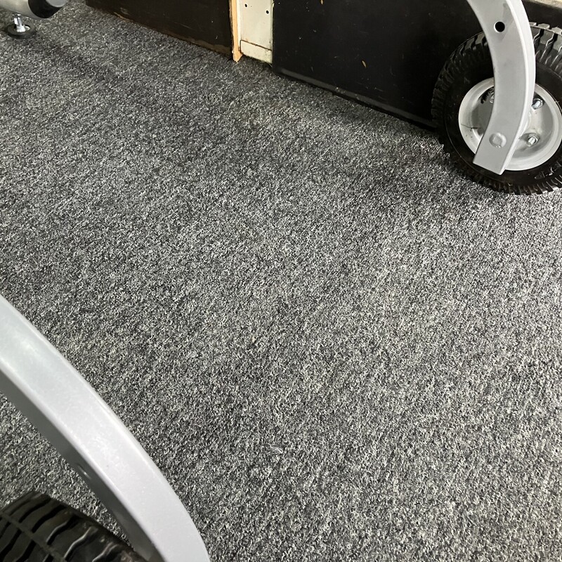 Table Saw, Bosch, 4100 with Gravity Rise Stand<br />
<br />
This is a BRAND NEW (we just assembled it) table saw and stand.<br />
<br />
  It is missing the throat plate and one cross piece on the stand