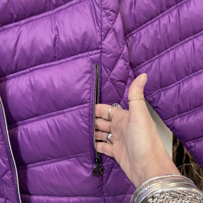 Purple Pack Down Coat<br />
Purple<br />
Size: 2X R$179