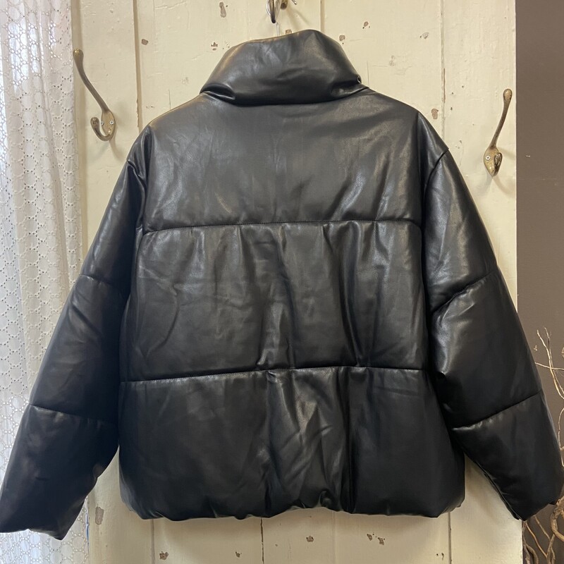 NWT Bk Faux Ltr Pffy Coat<br />
Black<br />
Size: 2X R$80