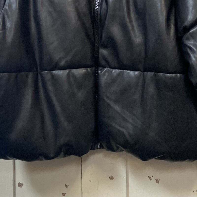NWT Bk Faux Ltr Pffy Coat
Black
Size: 2X R$80