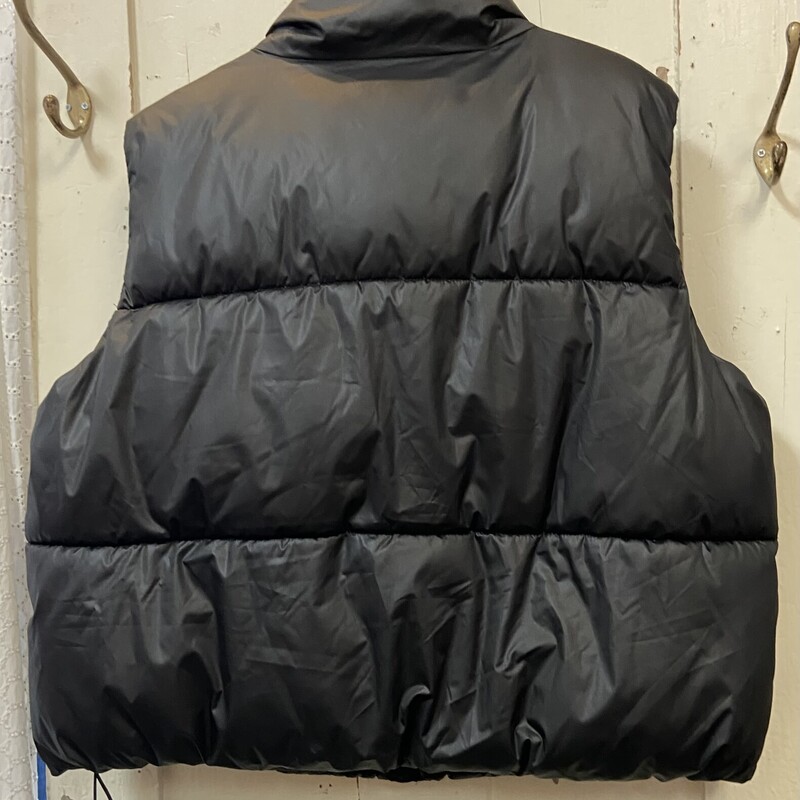 Blk Puffy Vest<br />
Black<br />
Size: 2X R$50
