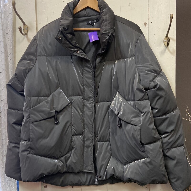 NWT Gry Liquid Pffy Coat<br />
Grey<br />
Size: 2X R$170