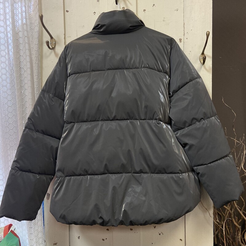 NWT Gry Liquid Pffy Coat<br />
Grey<br />
Size: 2X R$170