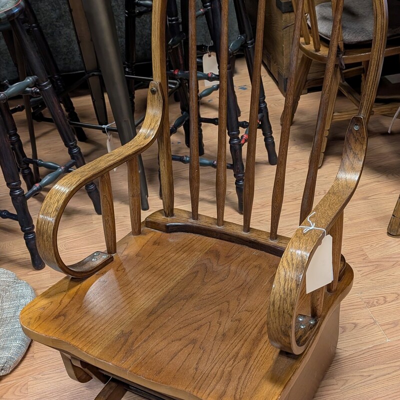 Oak Glider Rocker<br />
23 x 14 x 39h<br />
Seat Height 16in