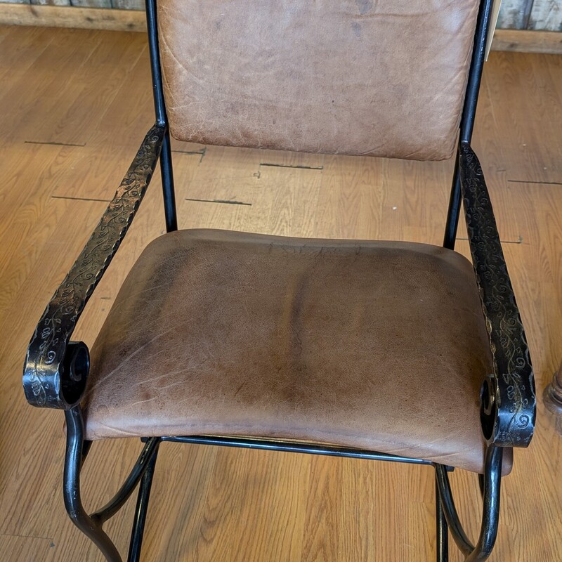 Scrolled Iron & Leather, Cibola, Set Of 4<br />
21 x 20 x 38h<br />
Arm Height 25.5<br />
Seat Height 21