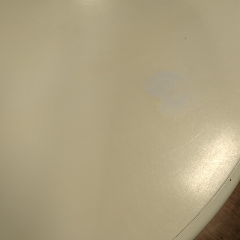 Crate & Barrel, White, No leaf<br />
AS IS top<br />
48 Round x 30h