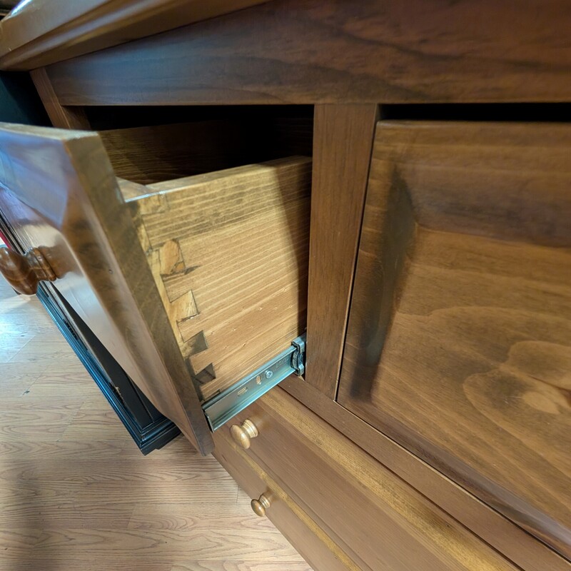 Pine Dresser 7 Drawer, Light Stain,<br />
56 x 18.5 x 34h