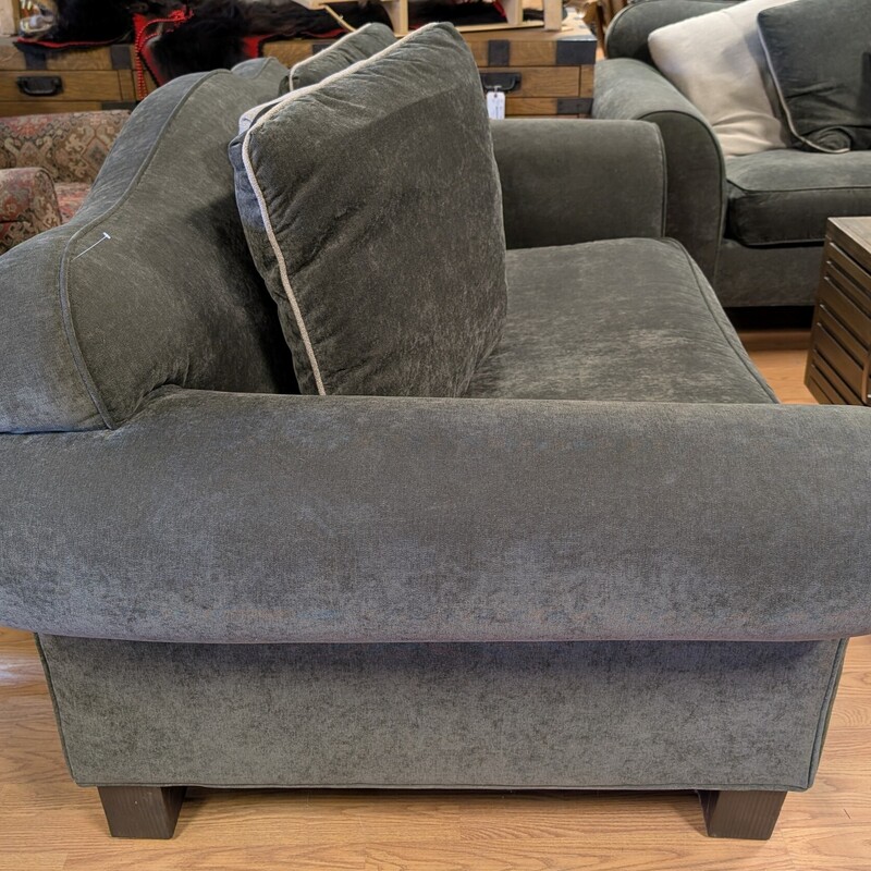 Spinning Wheel Loveseat, Olive Green<br />
70 x 38 x 36h