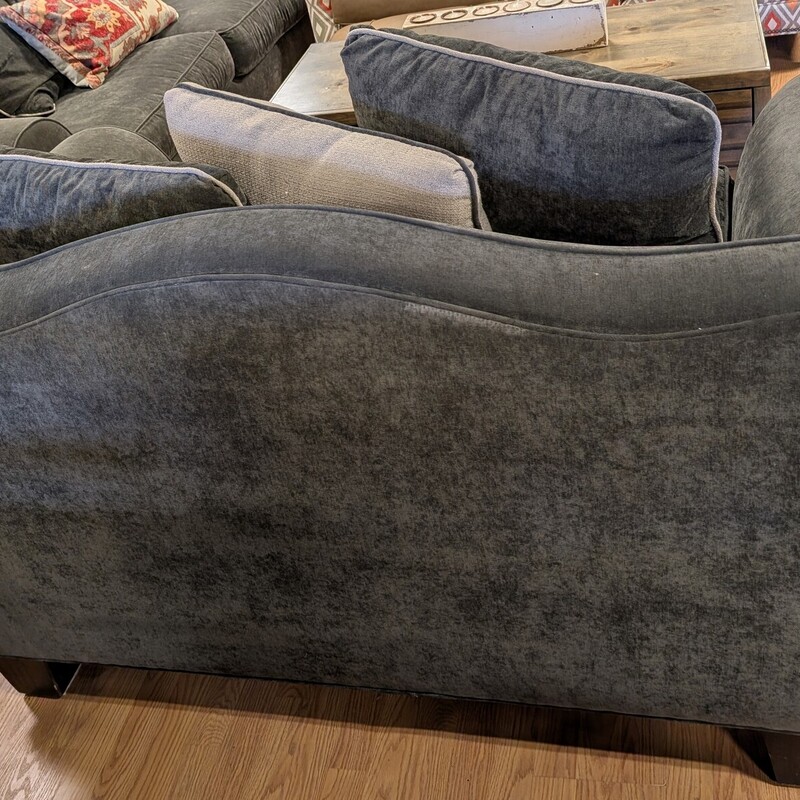 Spinning Wheel Loveseat, Olive Green<br />
70 x 38 x 36h