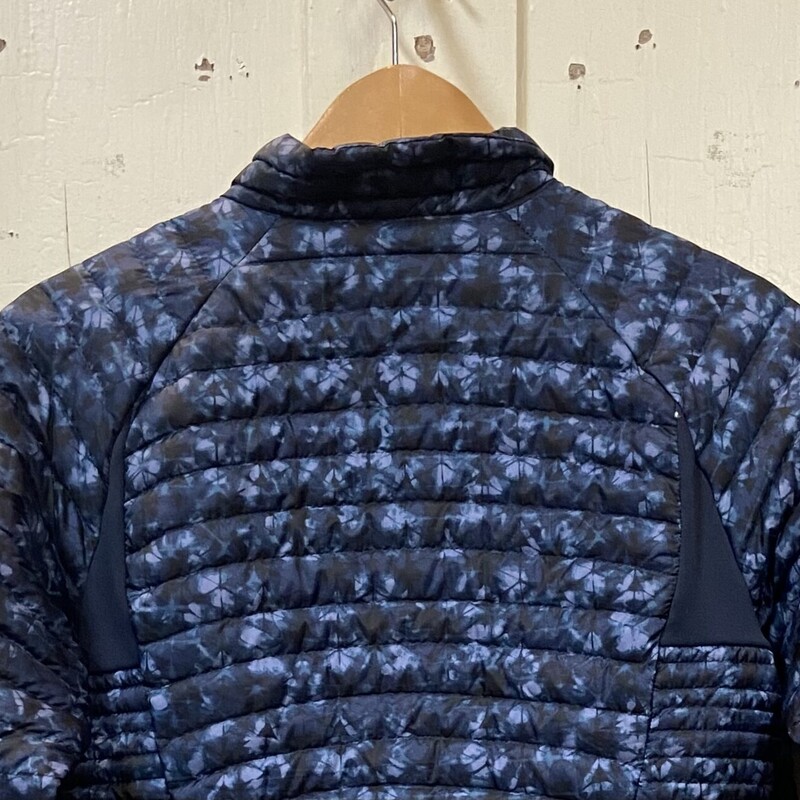 Blu/Lav Down Coat<br />
Blu/Lav<br />
Size: L R$136