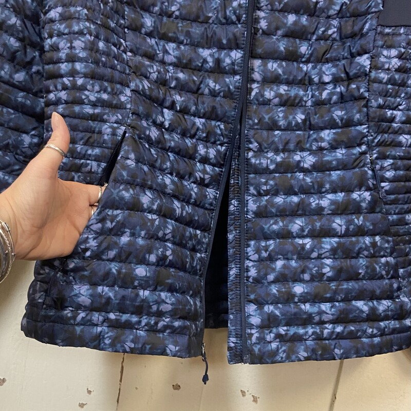 Blu/Lav Down Coat<br />
Blu/Lav<br />
Size: L R$136