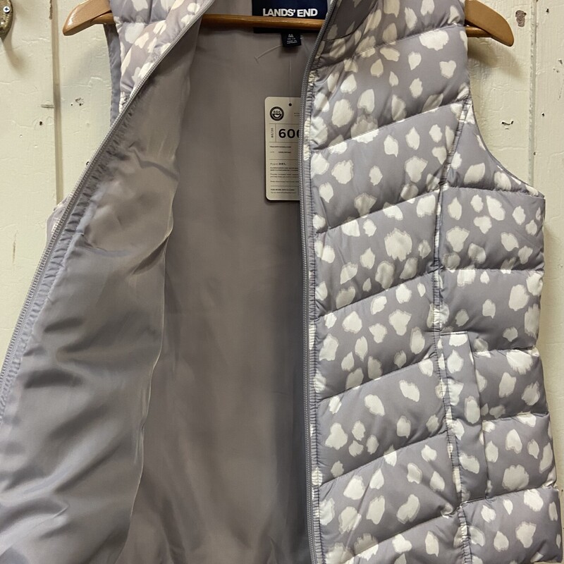 NWT Gry/W Down Vest<br />
Gry/Wt<br />
Size: 10/12 $89