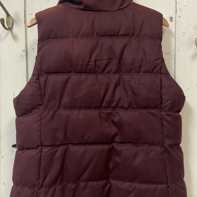 Maroon Puffy Vest<br />
Maroon<br />
Size: XL R$50