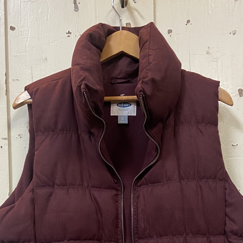 Maroon Puffy Vest<br />
Maroon<br />
Size: XL R$50