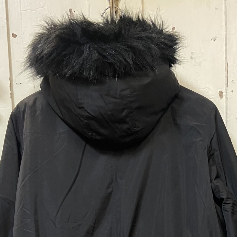 Blk Faux Fur Trim Coat<br />
Black<br />
Size: XL R$115