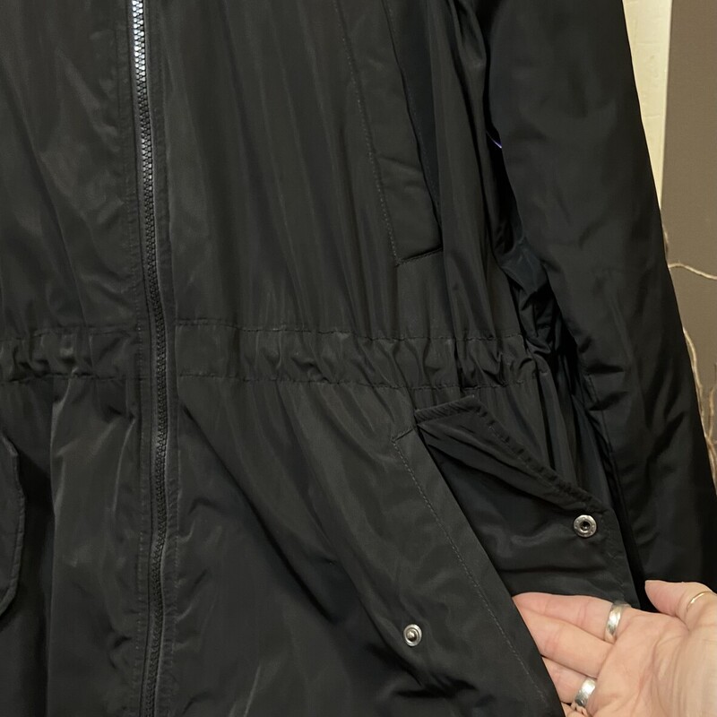 Blk Faux Fur Trim Coat<br />
Black<br />
Size: XL R$115