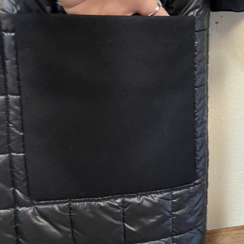 Blk Wool Quilt Coat<br />
Black<br />
Size: M R$568