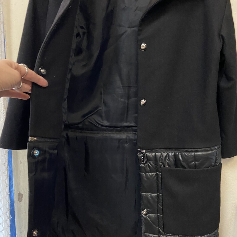 Blk Wool Quilt Coat<br />
Black<br />
Size: M R$568