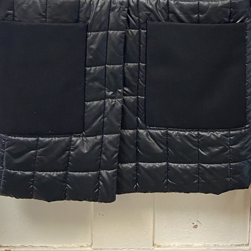 Blk Wool Quilt Coat<br />
Black<br />
Size: M R$568