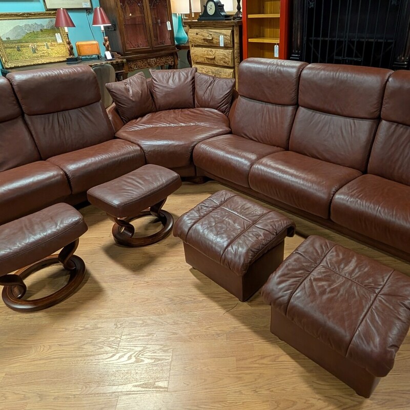 Ekrones 7pc Sectional, Chesnut, 4 Ottomans
139 x 113