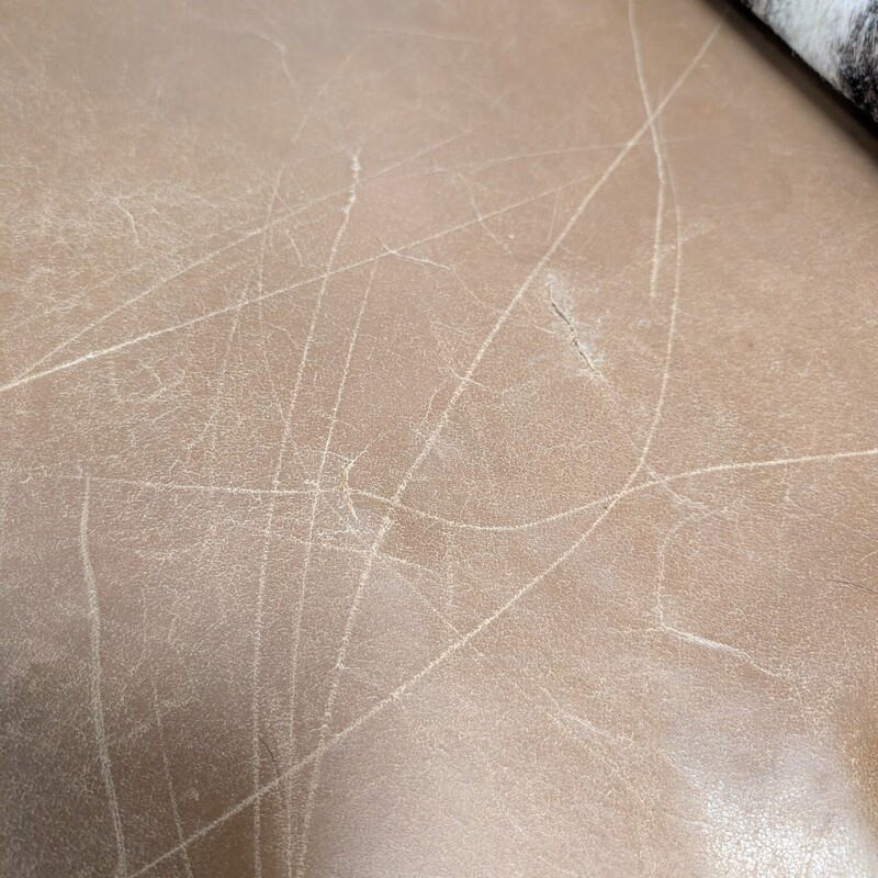 Leather & Hide Chaise, Brown<br />
38 x 66 x 43h