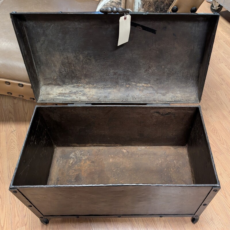 Vintage Metal Trunk, Gray, Handled<br />
34 x 17 x 21h