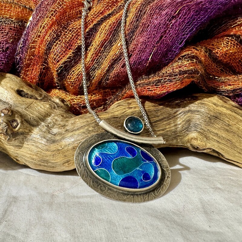 NE925enamel/apatiteArtist