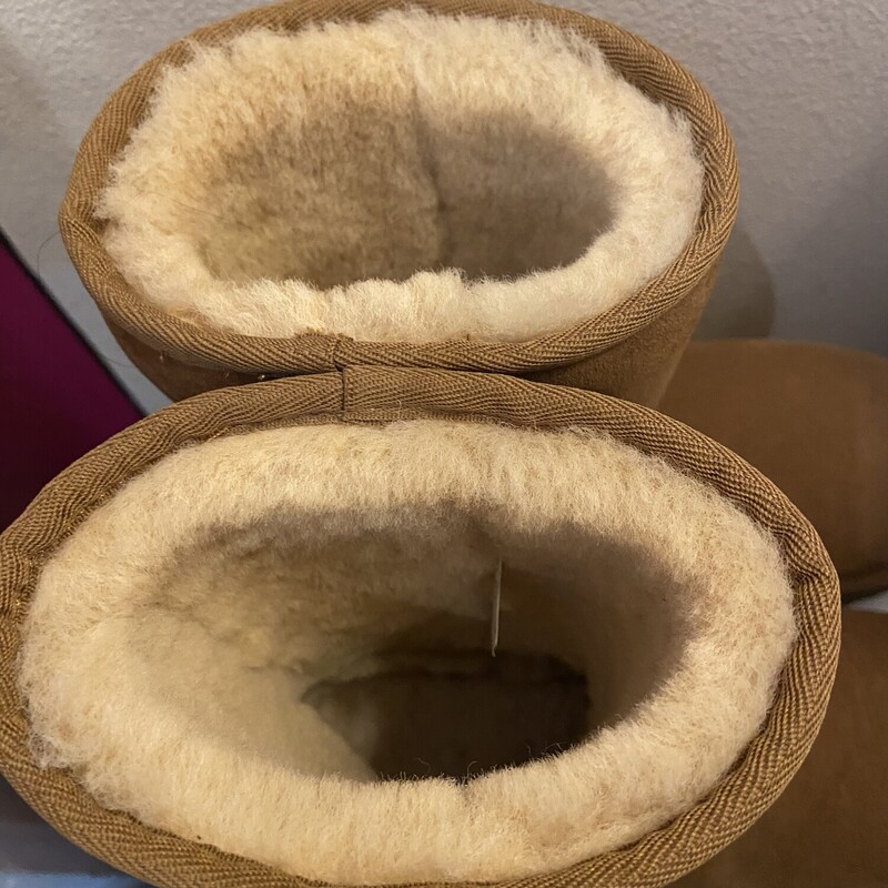 EUC Chsnut Suede Boot<br />
Chesnut<br />
Size: 8 R$190