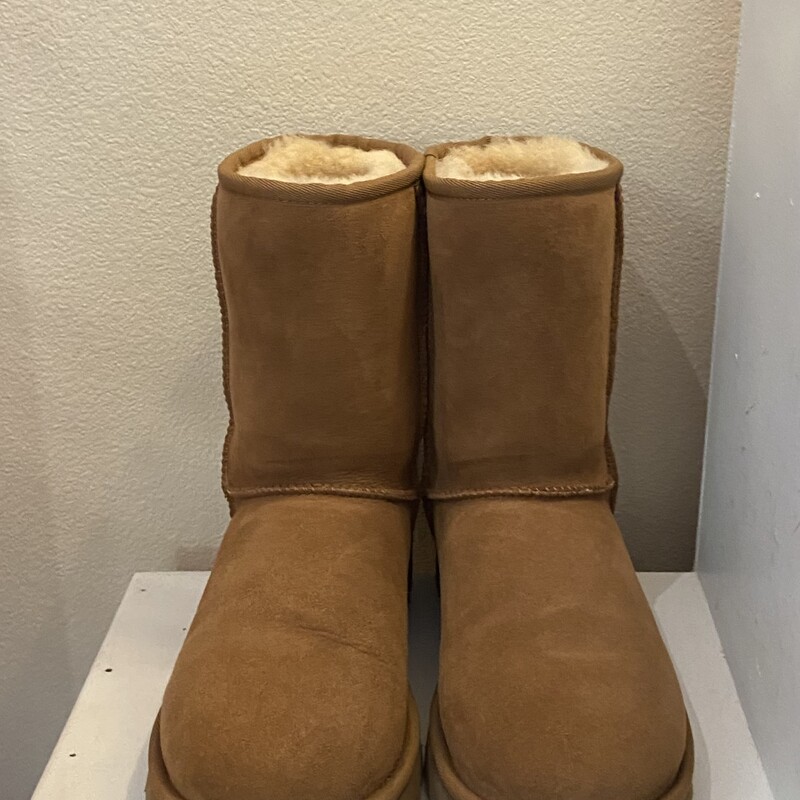 EUC Chsnut Suede Boot<br />
Chesnut<br />
Size: 8 R$190